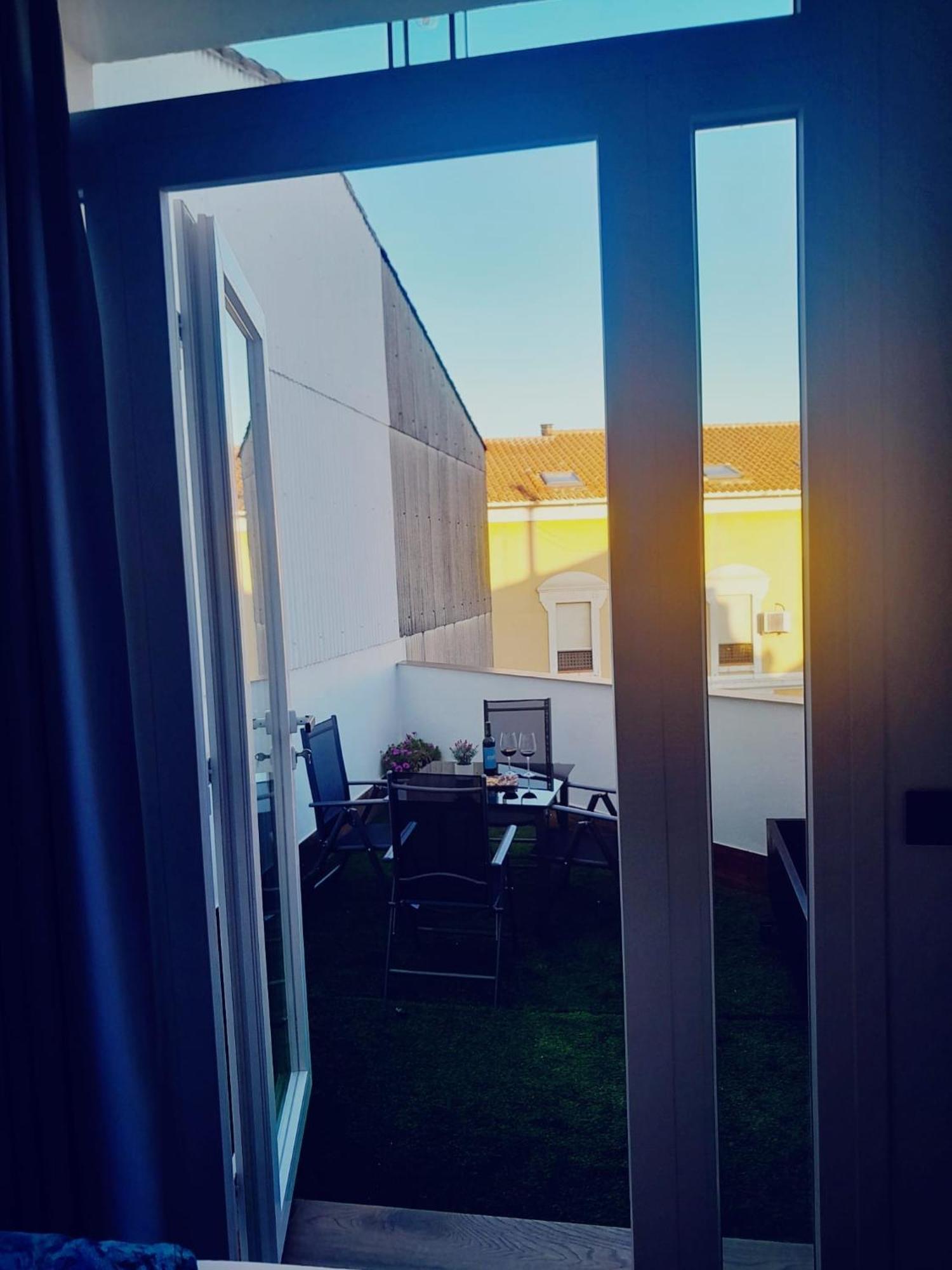 Macarena Suites Caces Kültér fotó